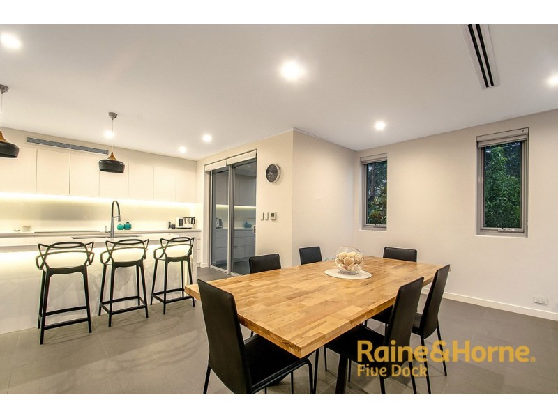 31 ARTHUR STREET, Rodd Point NSW 2046