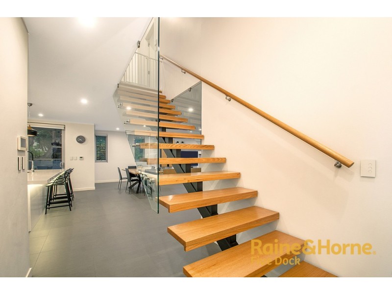 31 ARTHUR STREET, Rodd Point NSW 2046