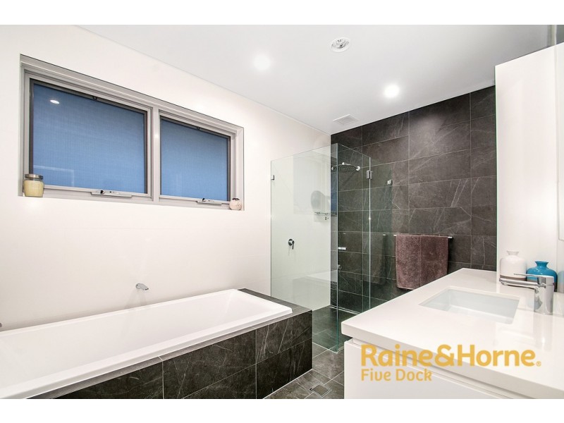 31 ARTHUR STREET, Rodd Point NSW 2046