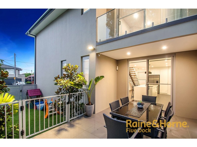 31 ARTHUR STREET, Rodd Point NSW 2046