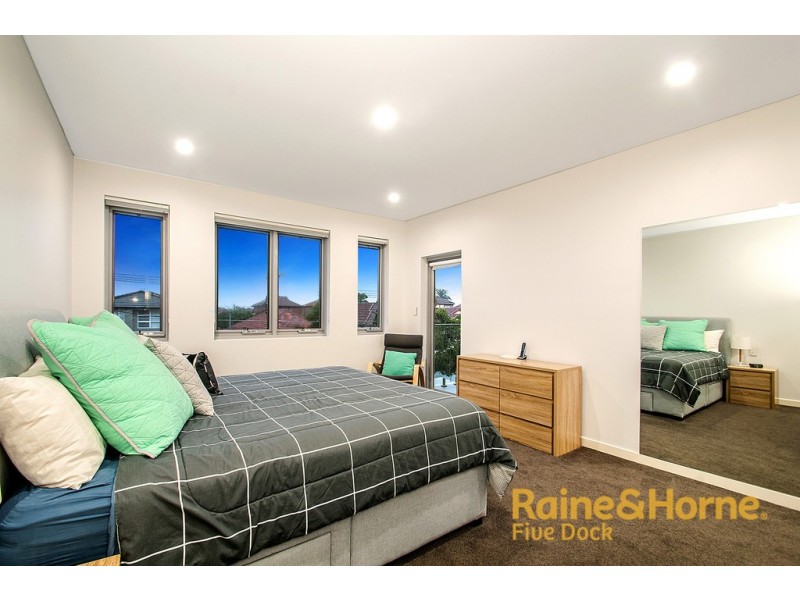 31 ARTHUR STREET, Rodd Point NSW 2046