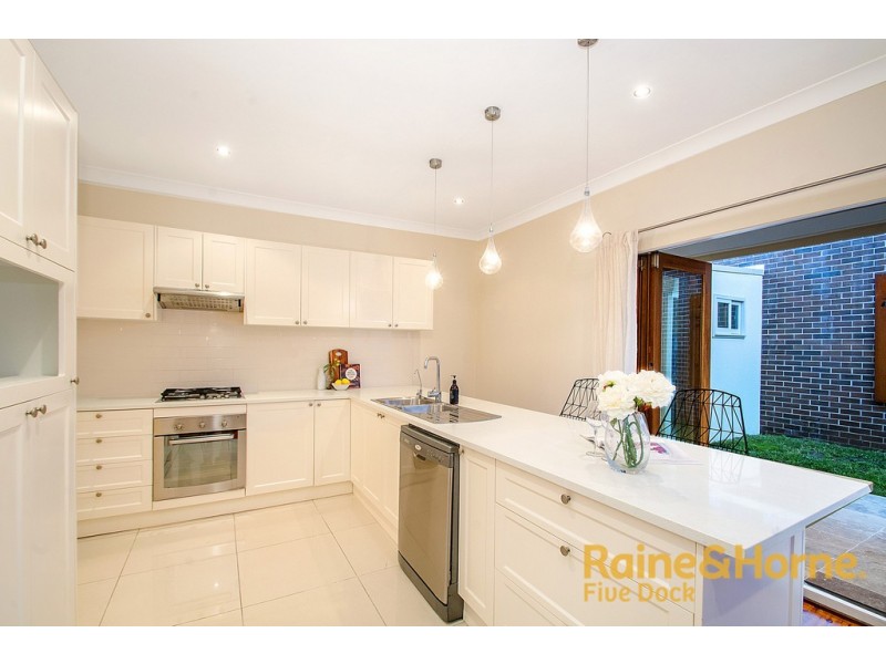 2/402 Lyons Road, Russell Lea NSW 2046