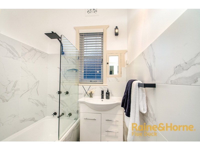 2/402 Lyons Road, Russell Lea NSW 2046