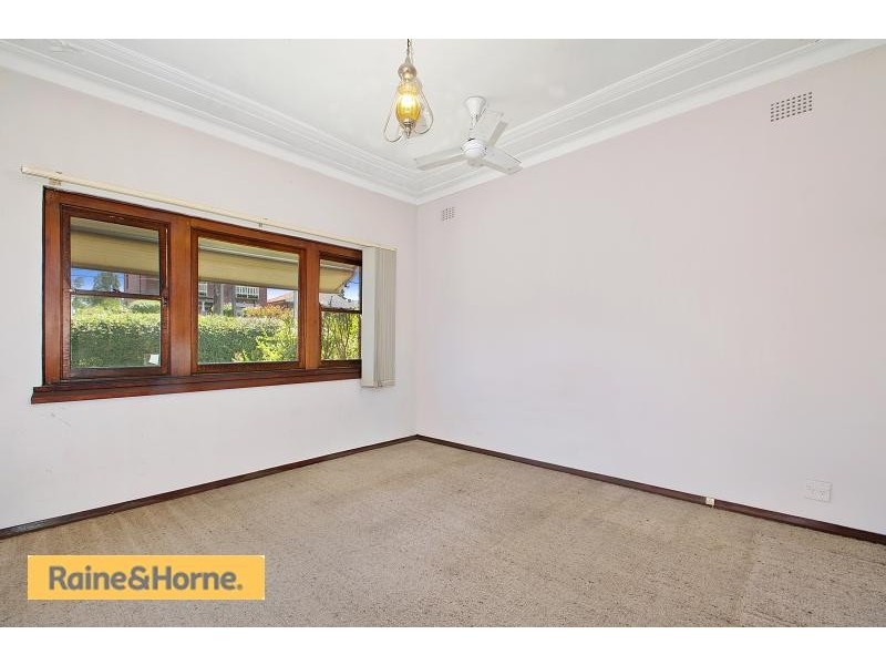 9 Seabrook Ave, Russell Lea NSW 2046