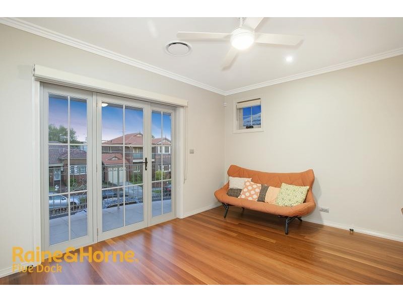 9 Duchess Ave, Rodd Point NSW 2046
