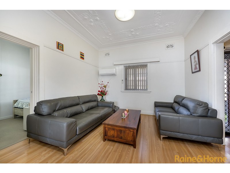 21 EARLE AVENUE, Ashfield NSW 2131