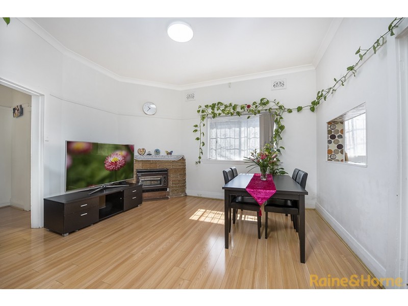 21 EARLE AVENUE, Ashfield NSW 2131