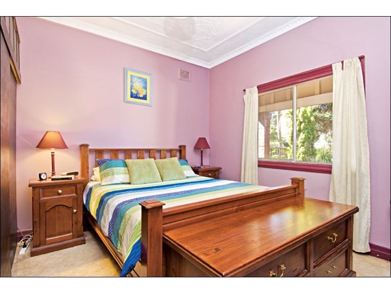 262  Lyons rd, Russell Lea NSW 2046