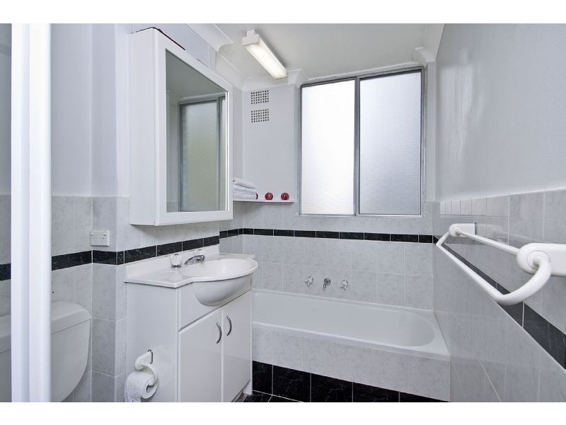 9/4 Bortfield Dr, Chiswick NSW 2046