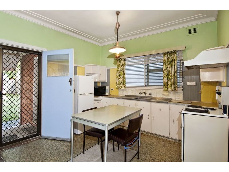 27 Bouvardia st, Russell Lea NSW 2046