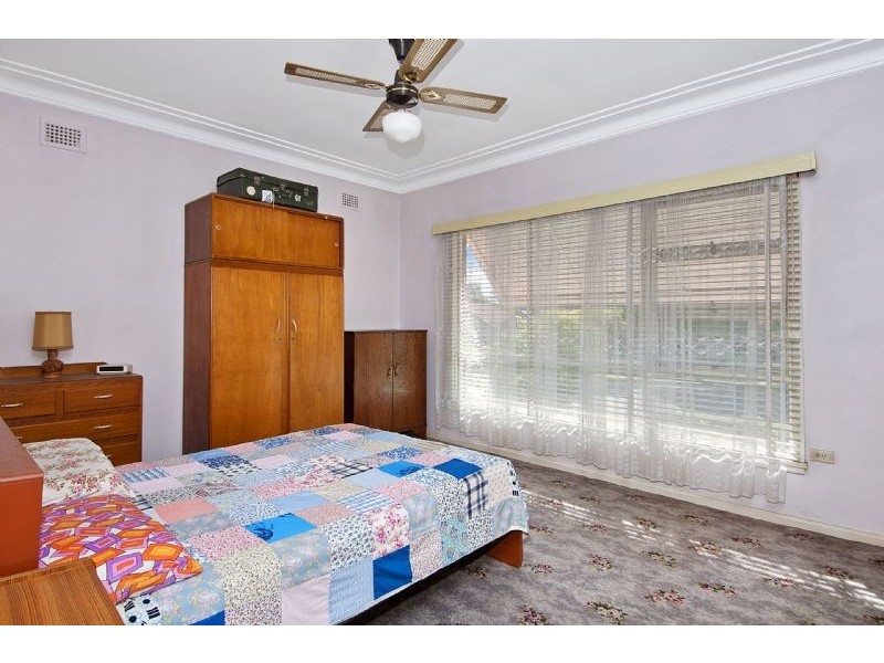 27 Bouvardia st, Russell Lea NSW 2046