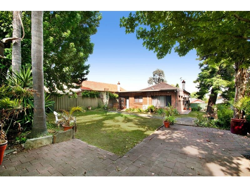 301 Queen street cnr of Bangalla st, Concord West NSW 2138