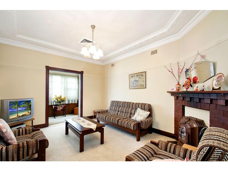 12 Dalmeny Ave, Russell Lea NSW 2046