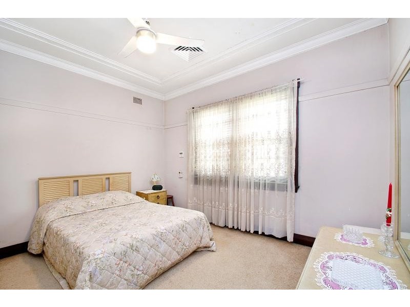 12 Dalmeny Ave, Russell Lea NSW 2046