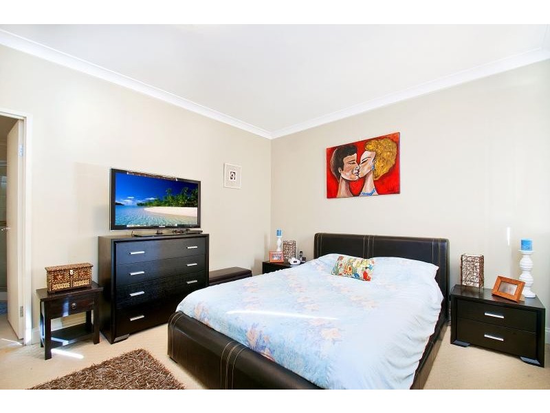 8/1 Kings Bay Ave, Five Dock NSW 2046