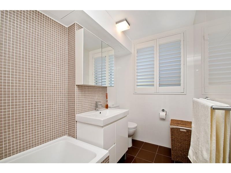 2/1 Bortfield drive, Chiswick NSW 2046