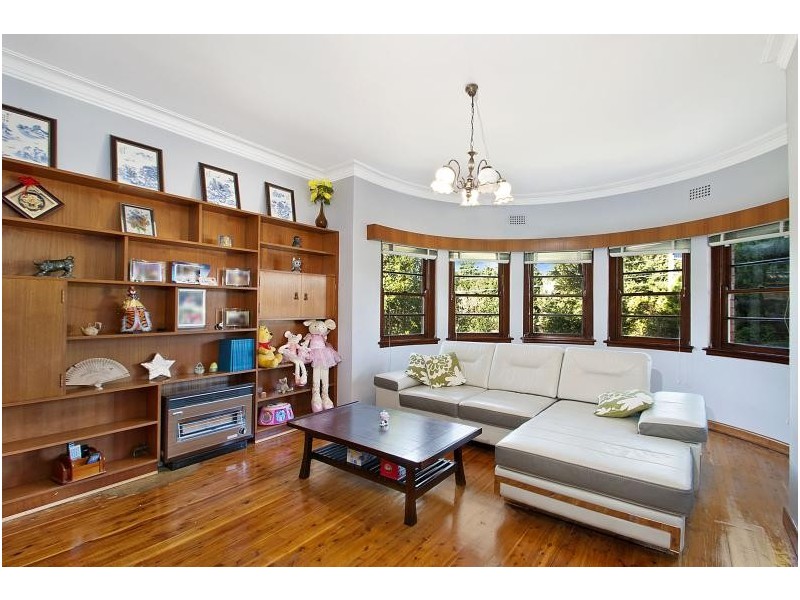 1 / 352 Lyons rd, Cnr Sibbick St, Russell Lea NSW 2046