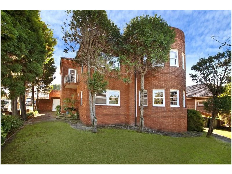 1 / 352 Lyons rd, Cnr Sibbick St, Russell Lea NSW 2046