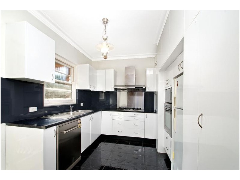 1 / 352 Lyons rd, Cnr Sibbick St, Russell Lea NSW 2046
