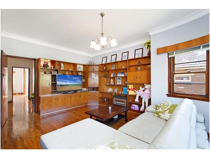 1 / 352 Lyons rd, Cnr Sibbick St, Russell Lea NSW 2046