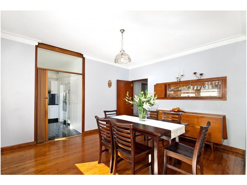 1 / 352 Lyons rd, Cnr Sibbick St, Russell Lea NSW 2046