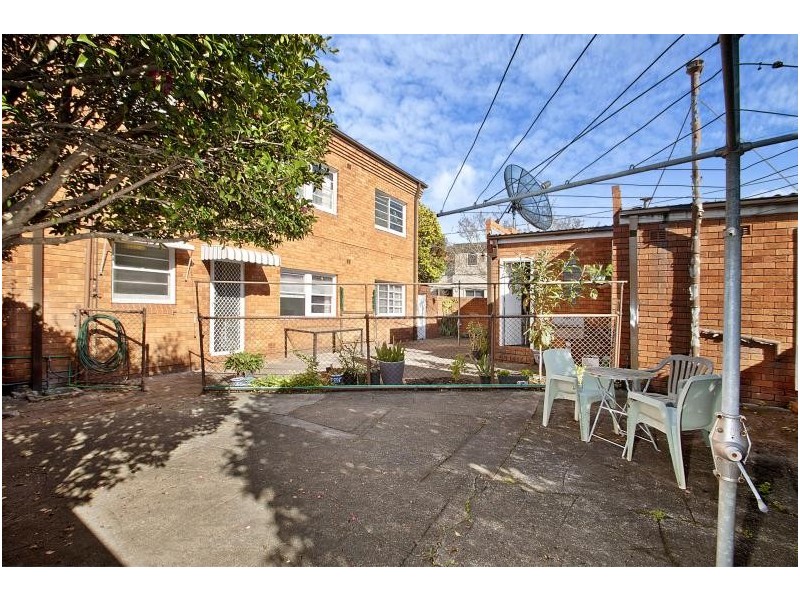 1 / 352 Lyons rd, Cnr Sibbick St, Russell Lea NSW 2046