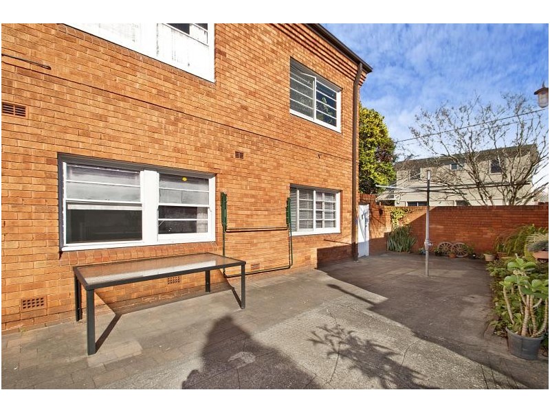 1 / 352 Lyons rd, Cnr Sibbick St, Russell Lea NSW 2046