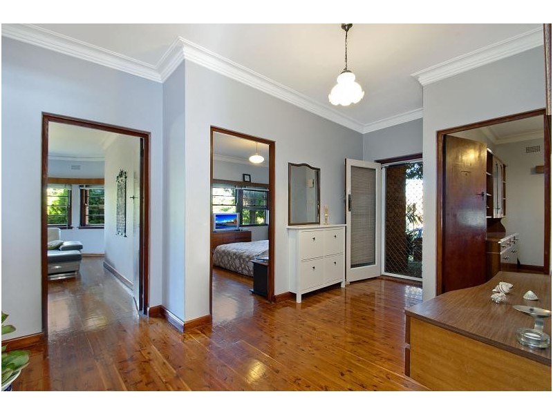1 / 352 Lyons rd, Cnr Sibbick St, Russell Lea NSW 2046