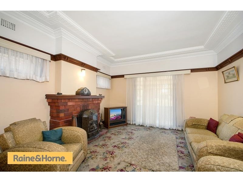 13 Duchess Ave, Rodd Point NSW 2046