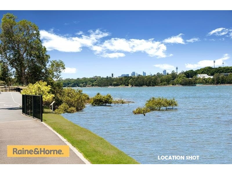 13 Duchess Ave, Rodd Point NSW 2046