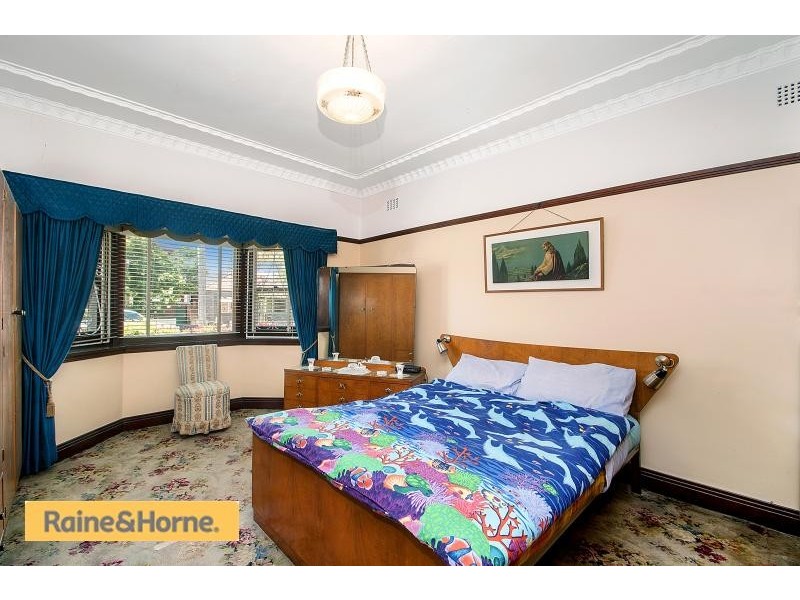 13 Duchess Ave, Rodd Point NSW 2046