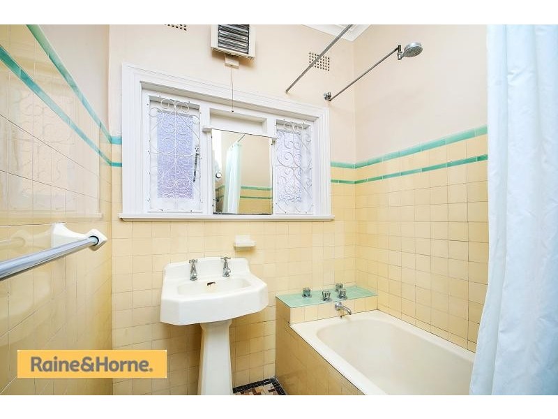 13 Duchess Ave, Rodd Point NSW 2046