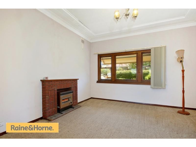 9 Seabrook Ave, Russell Lea NSW 2046