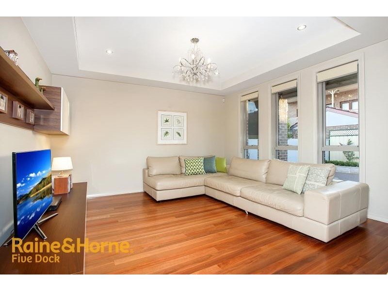 9 Duchess Avenue, Rodd Point NSW 2046
