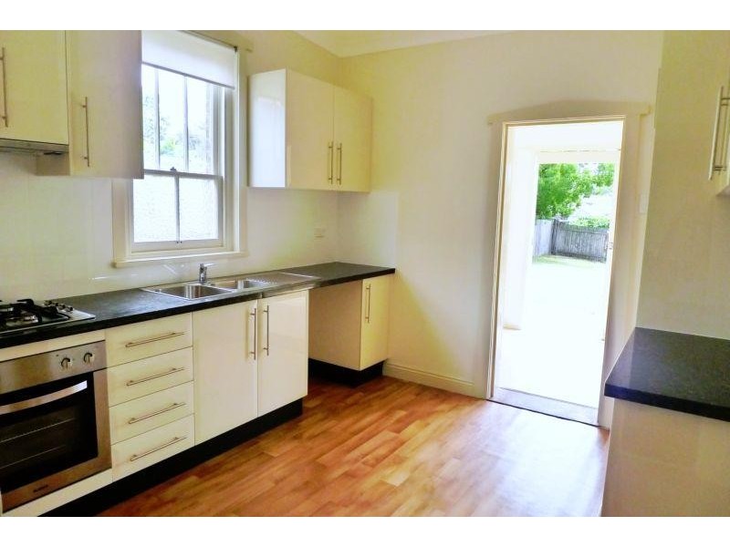 8 Hammond Ave, Croydon NSW 2132