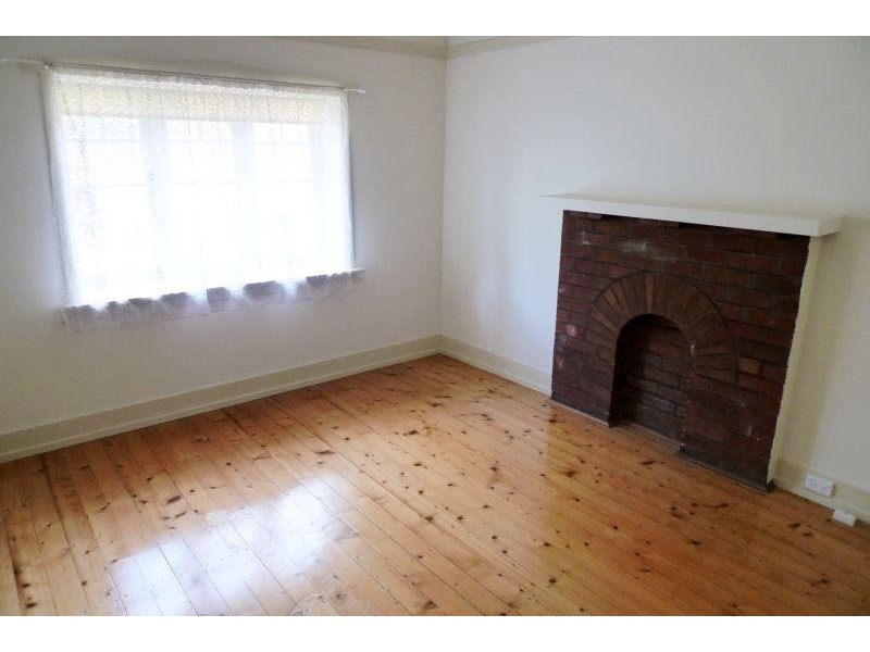 8 Hammond Ave, Croydon NSW 2132