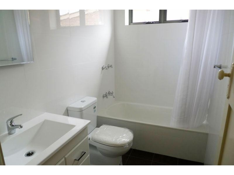 8 Hammond Ave, Croydon NSW 2132