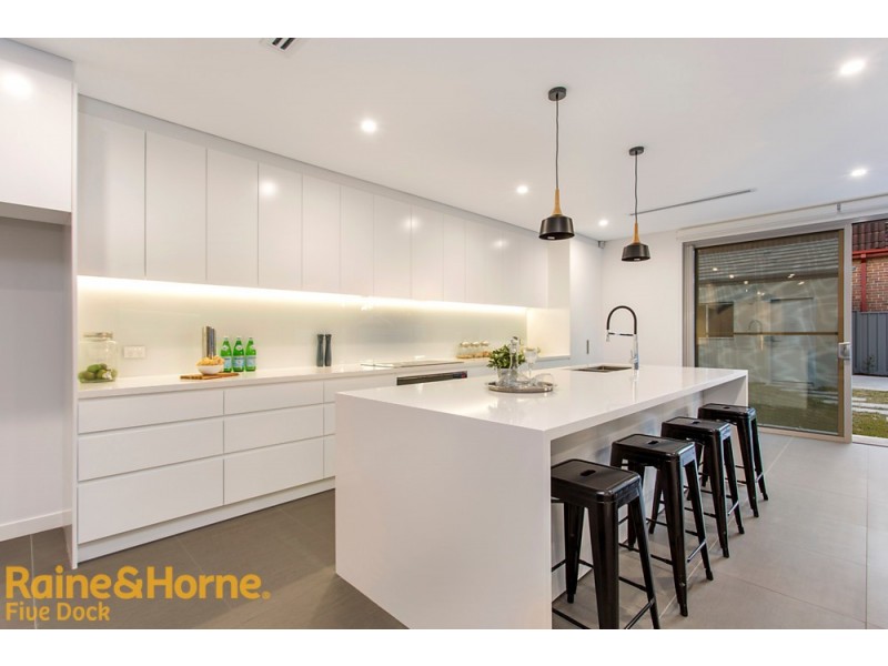 31A Arthur St (Entrance from Howley St), Rodd Point NSW 2046