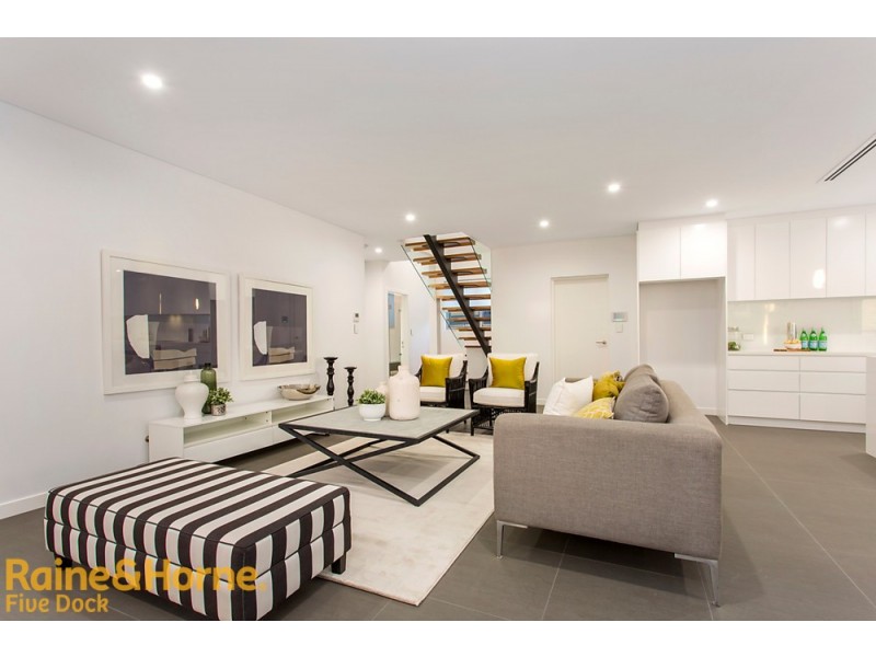 31A Arthur St (Entrance from Howley St), Rodd Point NSW 2046