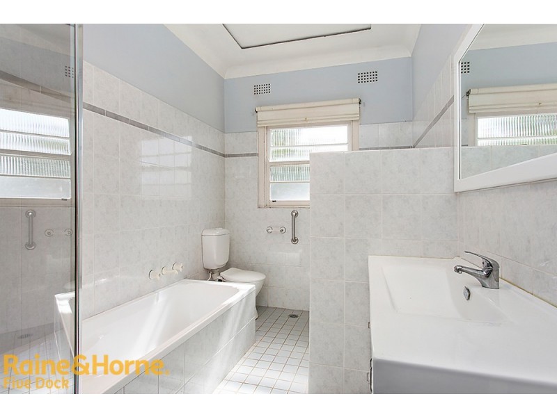 2/352 Lyons Road, Russell Lea NSW 2046