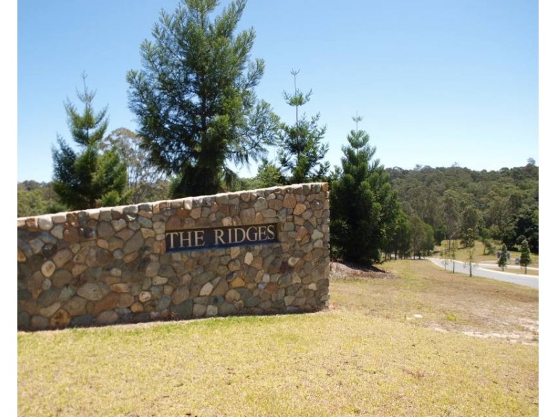 8 Omaroo Place, Cooran QLD 4569