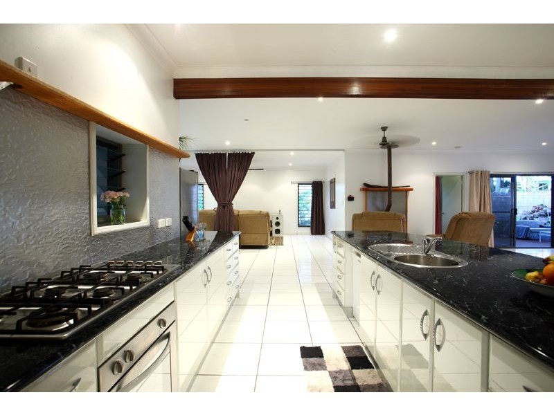 6 Albert St, Cooran QLD 4569