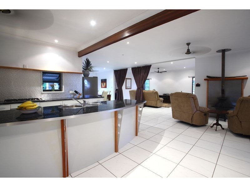 6 Albert St, Cooran QLD 4569