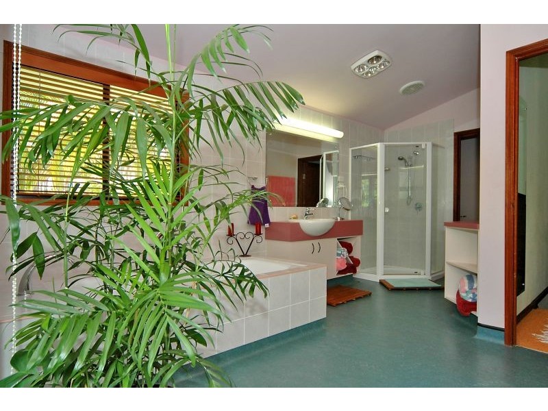 36 McIntyre Lane, Tinbeerwah QLD 4563