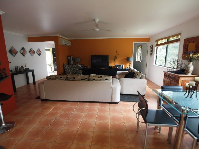 6 Smedley Drive, Pomona QLD 4568
