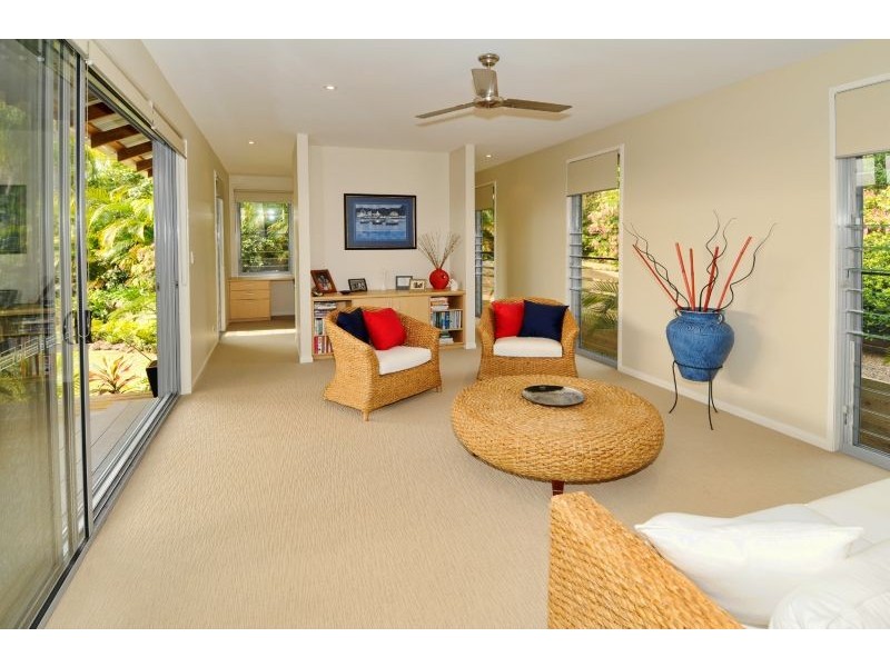 9 Fantail Crescent, Cooroy QLD 4563