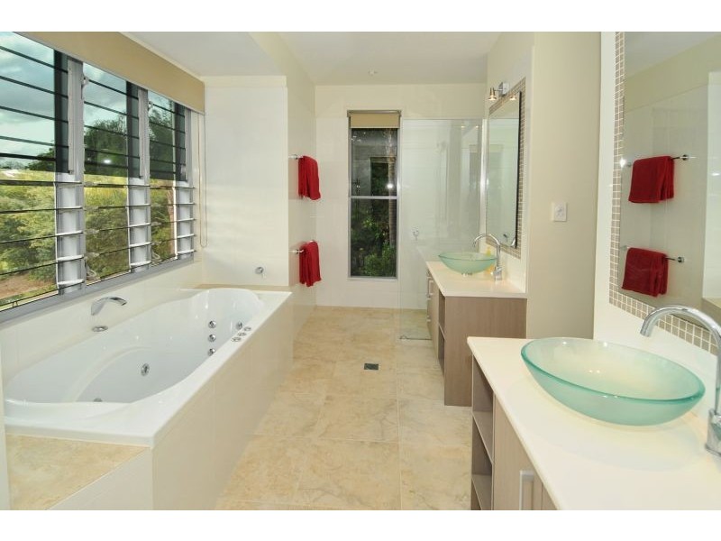 9 Fantail Crescent, Cooroy QLD 4563