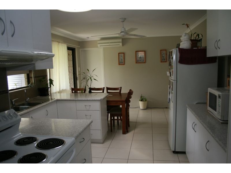 32 Oak Street, Cooroy QLD 4563