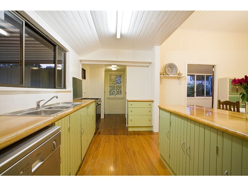 16 Queen Street, Cooran QLD 4569