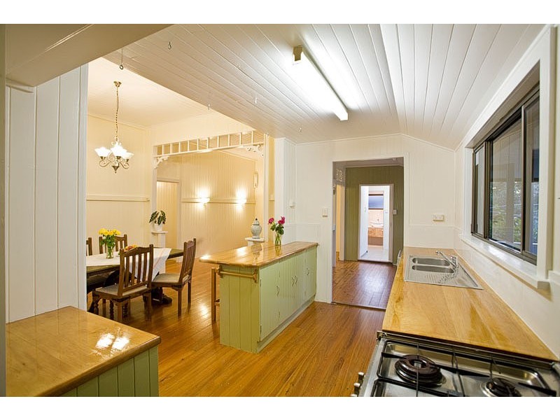 16 Queen Street, Cooran QLD 4569